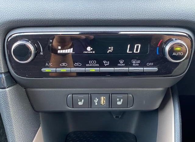 
								TOYOTA YARIS 2023 BROWN full									