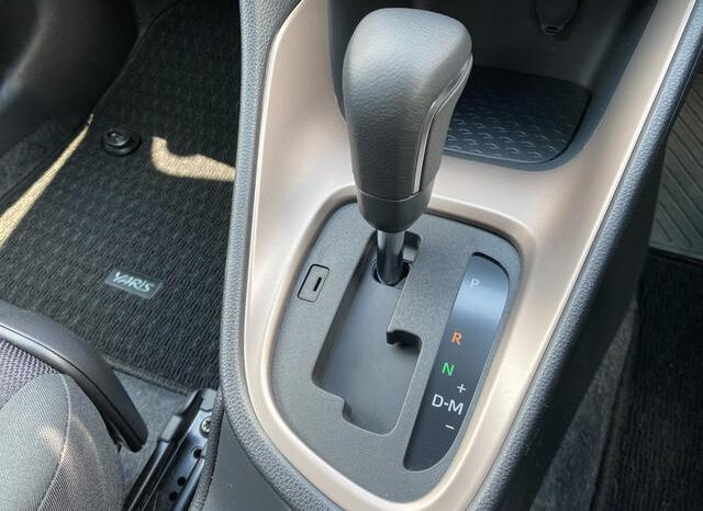 
								TOYOTA YARIS 2023 BROWN full									