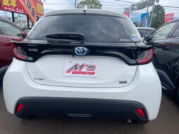 
										TOYOTA YARIS 2021 WHITE full									
