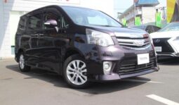 TOYOTA NOAH 2011
