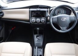 
										TOYOTA COROLLA AXIO 2013 REDWINE full									